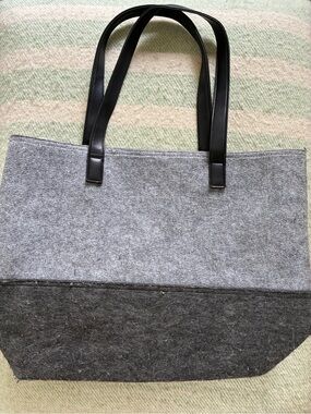 FELT TOTE BAG